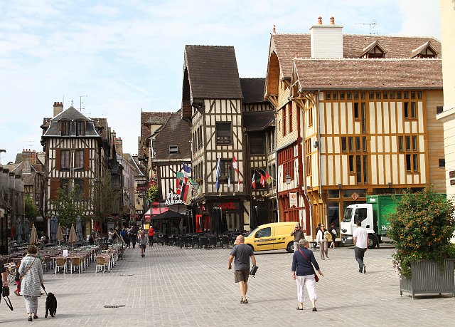 00009 Troyes.jpg