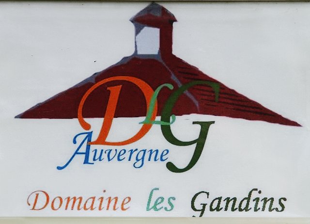 00469 St Germains de Salles - Domaine Les Gandins.JPG