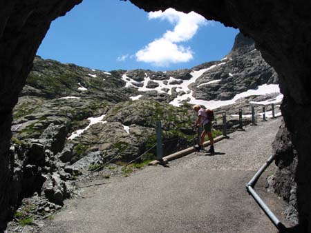 080a H door tunnel